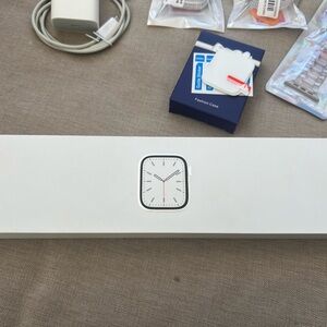 Auth. Apple Watch Series 7 45mm Silver Stainless Steel - Cell/GPS